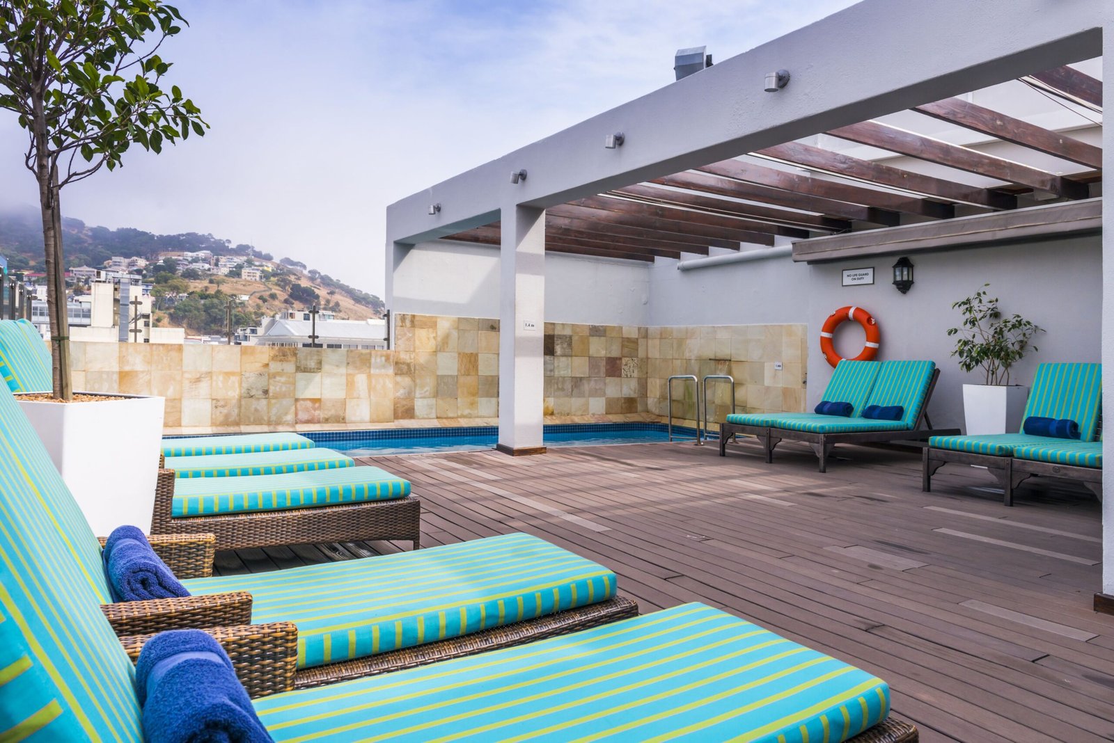 cape-town-hotels-onomo-hotel-cape-town-inn-on-the-square.