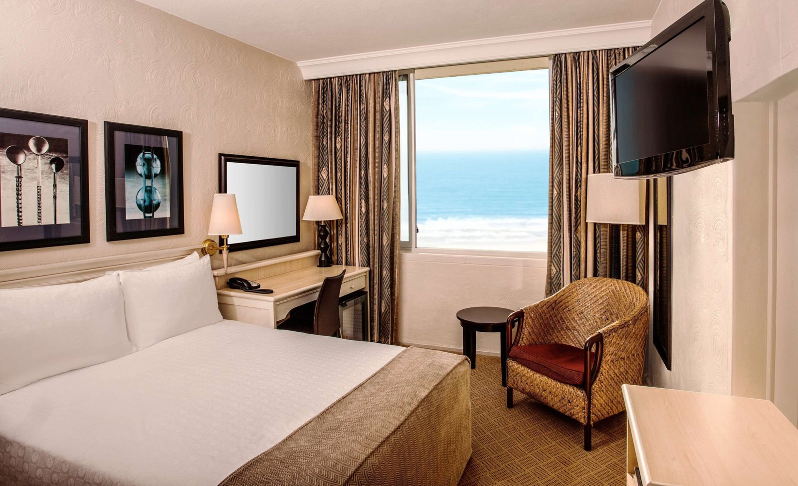 https://expedia.com/affiliates/durban-hotels-southern-sun-elangeni-maharani.vitK3LP